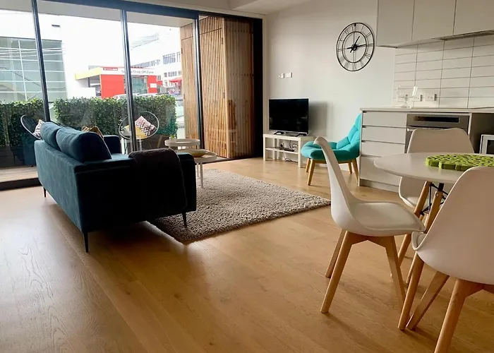 Stylist Large Apartment With Balcony