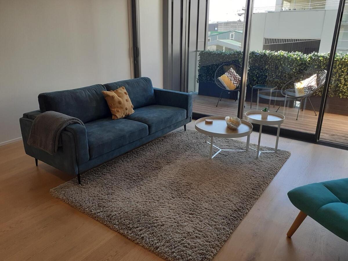 Stylist Large With Balcony Apartment *